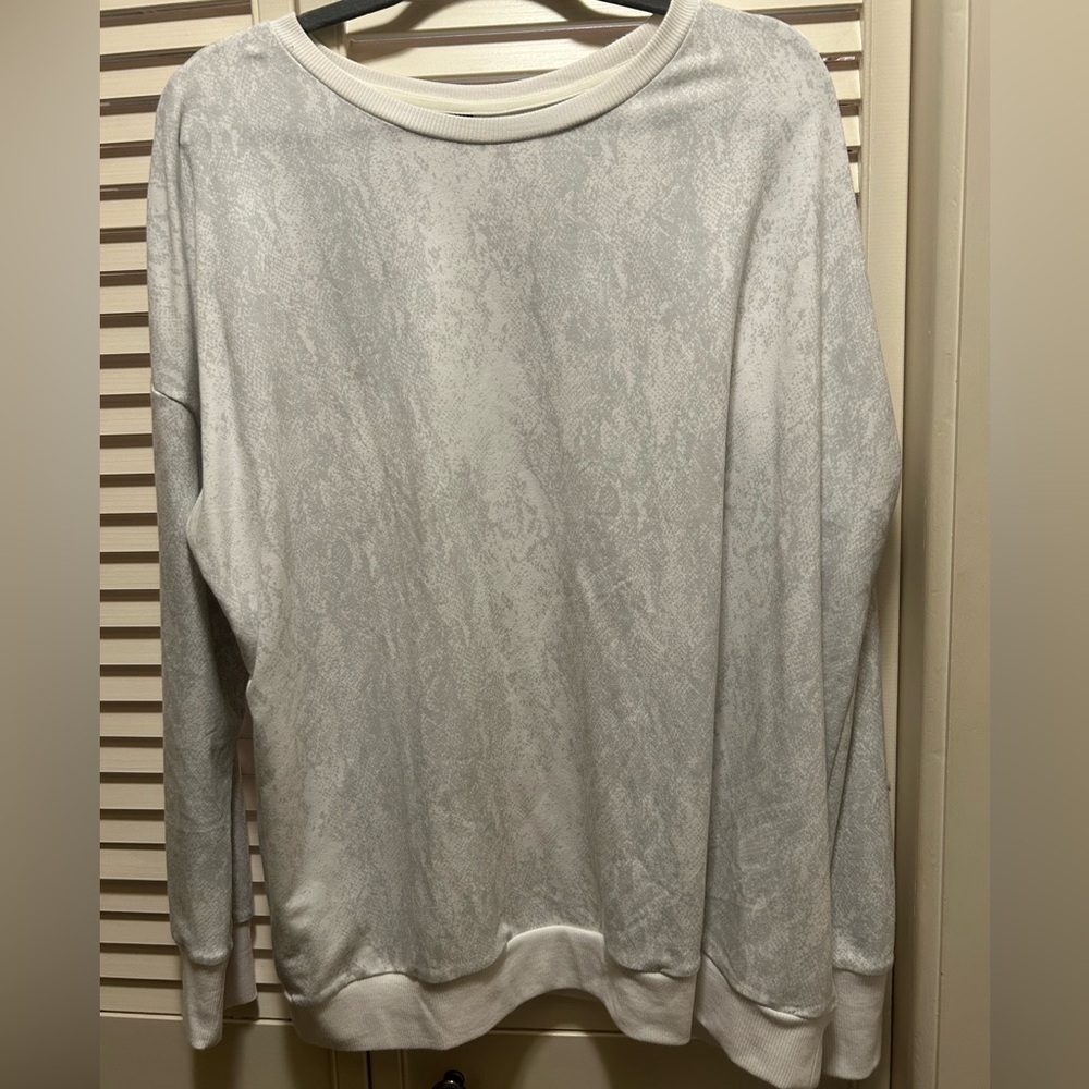 Mondetta White and Gray Sweatshirt